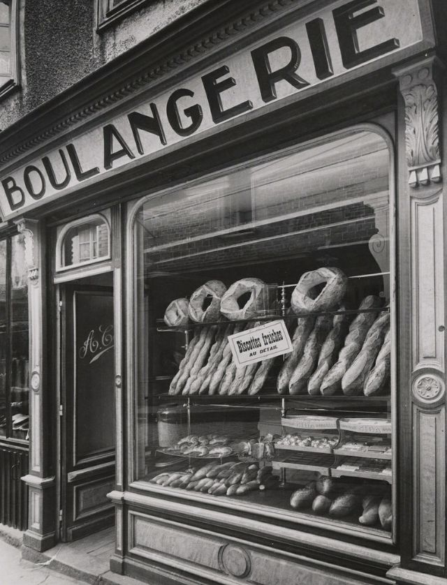 des images d'époque de la vie en France dans les années 30 par Fay Sturtevant Lincoln des images d epoque de la vie en France dans les annees 30 par Fay Sturtevant Lincoln 7 boulangerie des-images-d-epoque-de-la-vie-en-France-dans-les-annees-30-par-Fay-Sturtevant-Lincoln-7-boulangerie