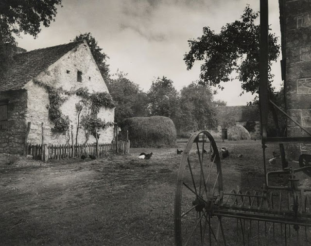 des images d'époque de la vie en France dans les années 30 par Fay Sturtevant Lincoln des images d epoque de la vie en France dans les annees 30 par Fay Sturtevant Lincoln 9 ferme des-images-d-epoque-de-la-vie-en-France-dans-les-annees-30-par-Fay-Sturtevant-Lincoln-9-ferme