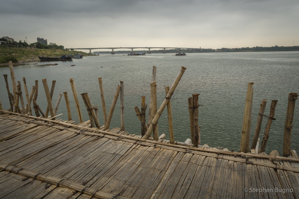 Le pont de bambous de Kampong Cham, un pont monté et démonté chaque année Le pont de bambous de Kampong Cham un pont monte et demonte chaque annee 4 Le-pont-de-bambous-de-Kampong-Cham-un-pont-monte-et-demonte-chaque-annee-4