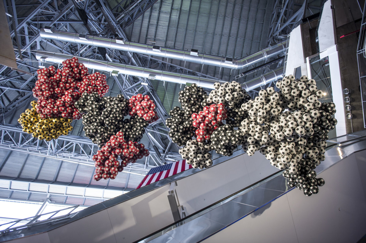 Les sculptures de skateboards et autres accessoires de sport de Darío Escobar Les sculptures de skateboards et autres accessoires de sport de Dario Escobar 10 Les-sculptures-de-skateboards-et-autres-accessoires-de-sport-de-Dario-Escobar-10