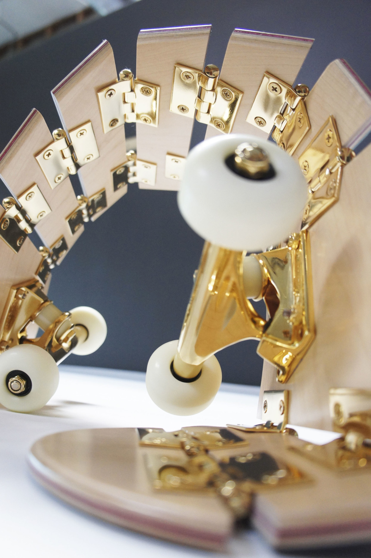 Les sculptures de skateboards et autres accessoires de sport de Darío Escobar Les sculptures de skateboards et autres accessoires de sport de Dario Escobar 2 Les-sculptures-de-skateboards-et-autres-accessoires-de-sport-de-Dario-Escobar