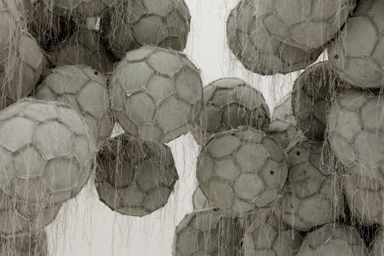 Les sculptures de skateboards et autres accessoires de sport de Darío Escobar Les sculptures de skateboards et autres accessoires de sport de Dario Escobar 6 Les-sculptures-de-skateboards-et-autres-accessoires-de-sport-de-Dario-Escobar-6