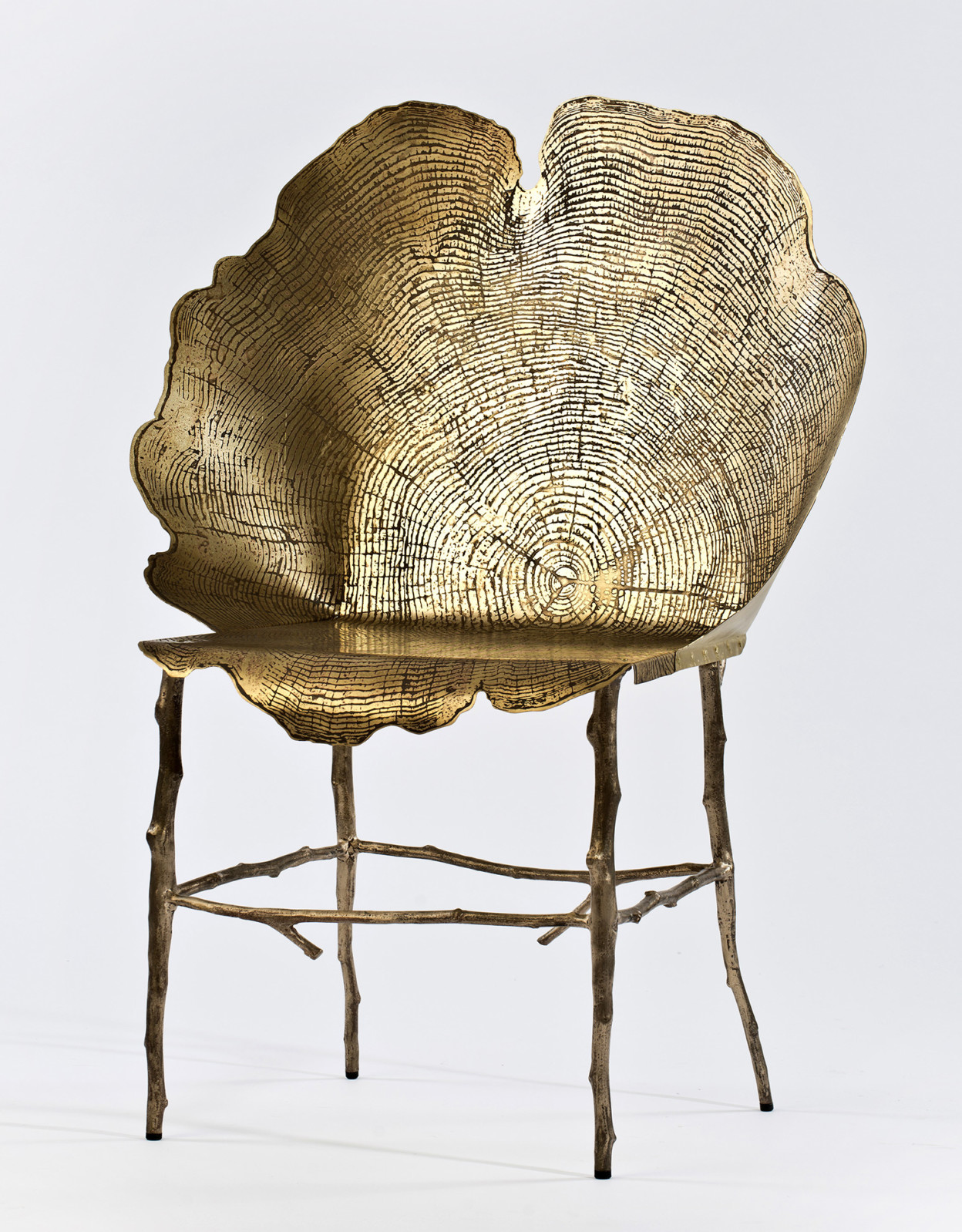 Stumps - des chaises et des tables de bronze imitant des souches par Sharon Sides Stumps des chaises et des tables de bronze laiton imitant des souches par Sharon Sides 2 Stumps-des-chaises-et-des-tables-de-bronze-laiton-imitant-des-souches-par-Sharon-Sides-2