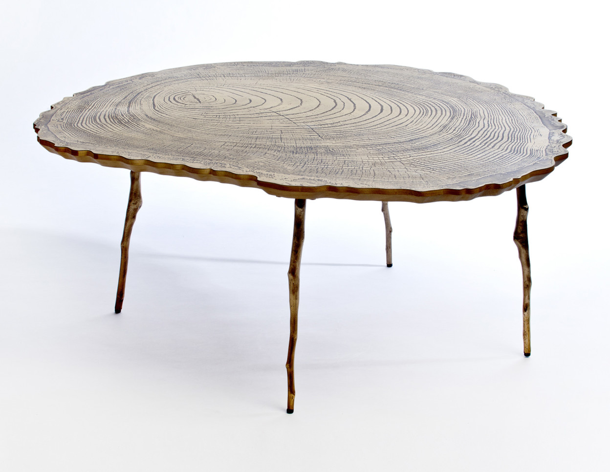 Stumps - des chaises et des tables de bronze imitant des souches par Sharon Sides Stumps des chaises et des tables de bronze laiton imitant des souches par Sharon Sides 6 Stumps-des-chaises-et-des-tables-de-bronze-laiton-imitant-des-souches-par-Sharon-Sides-6