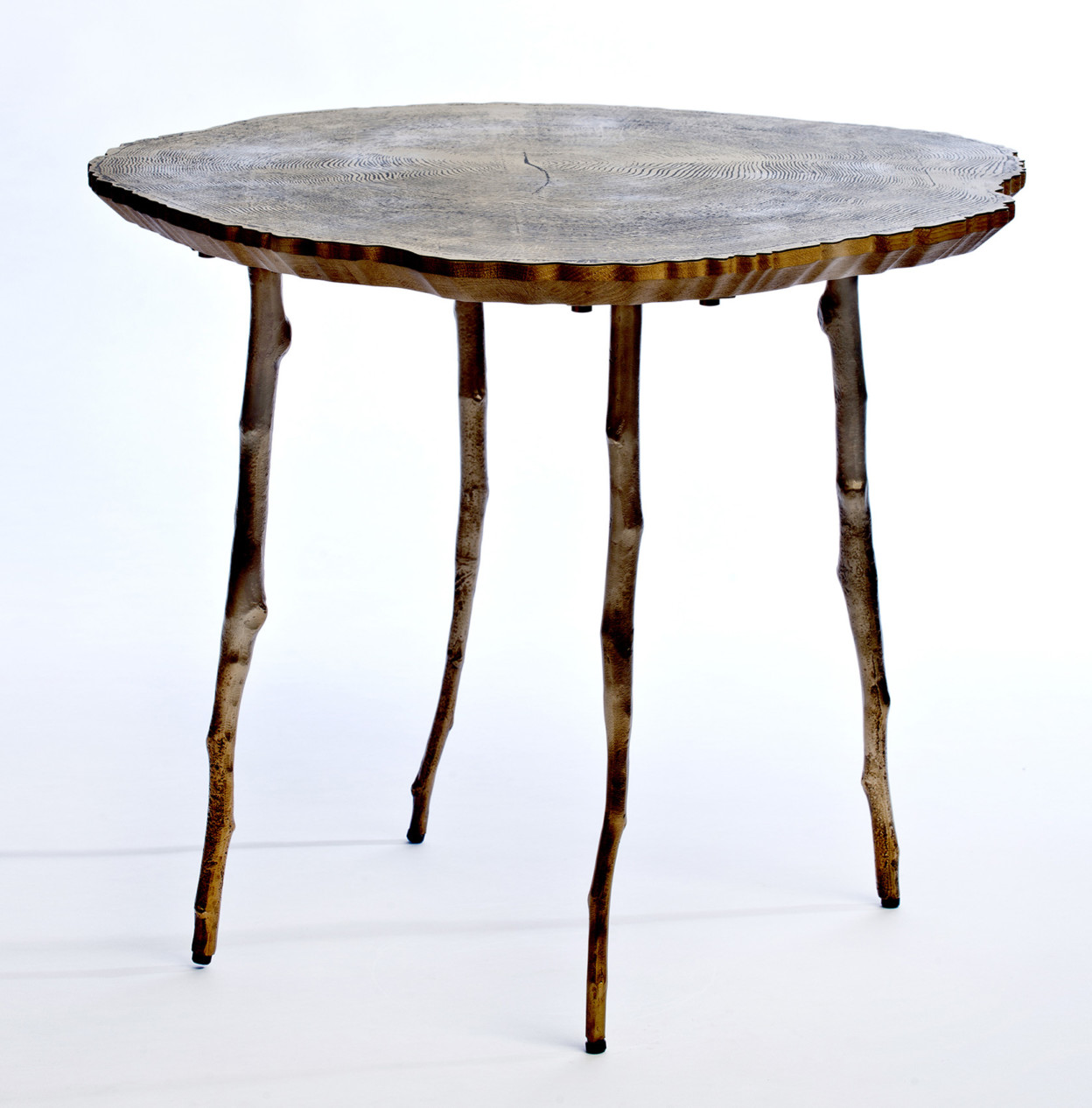 Stumps - des chaises et des tables de bronze imitant des souches par Sharon Sides Stumps des chaises et des tables de bronze laiton imitant des souches par Sharon Sides 8 Stumps-des-chaises-et-des-tables-de-bronze-laiton-imitant-des-souches-par-Sharon-Sides-8