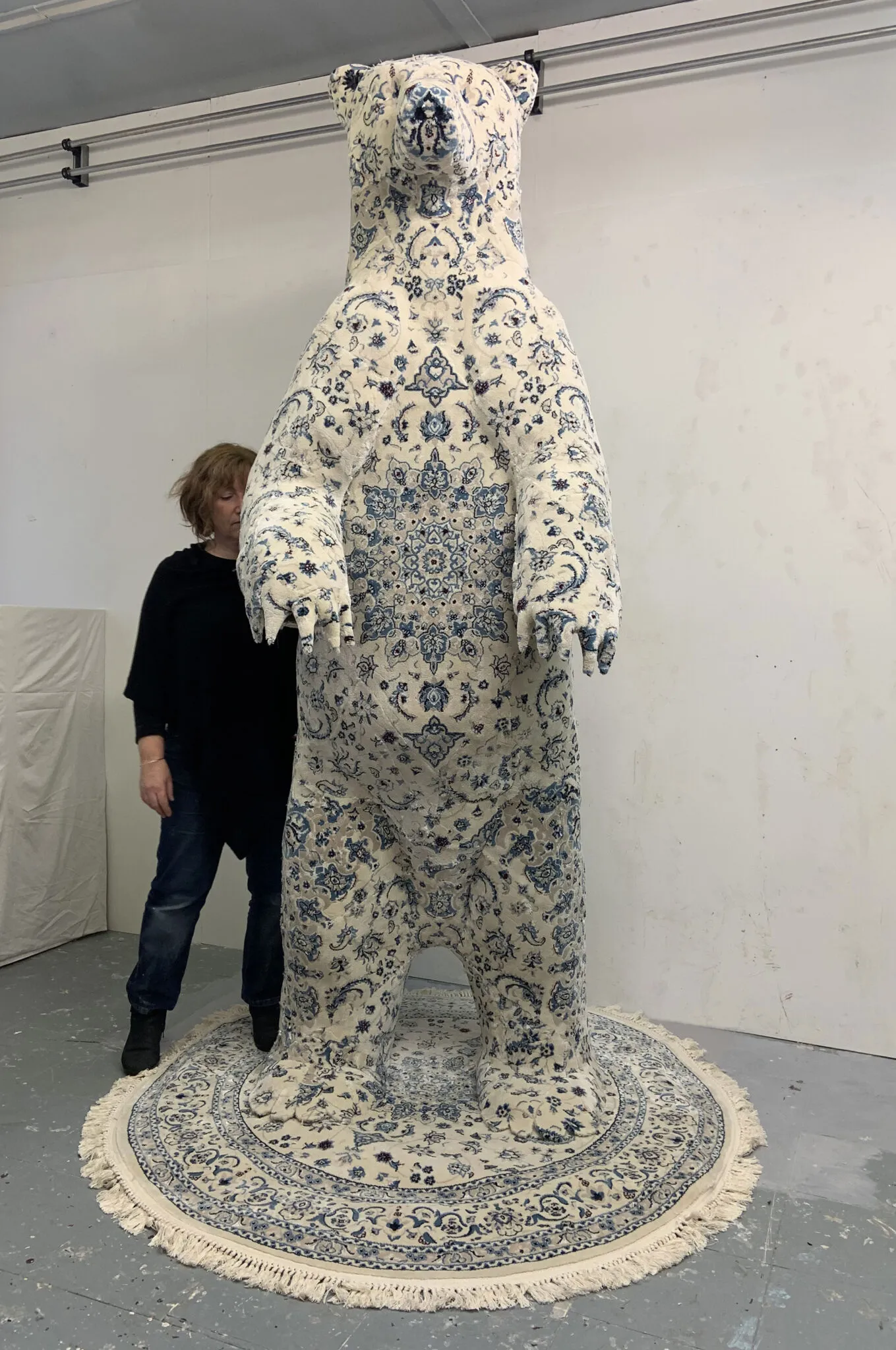 Des animaux dans des tapis persans par Debbie Lawson de nouvelles sculptures dans des tapis persans par Debbie Lawson 2 de-nouvelles-sculptures-dans-des-tapis-persans-par-Debbie-Lawson-2