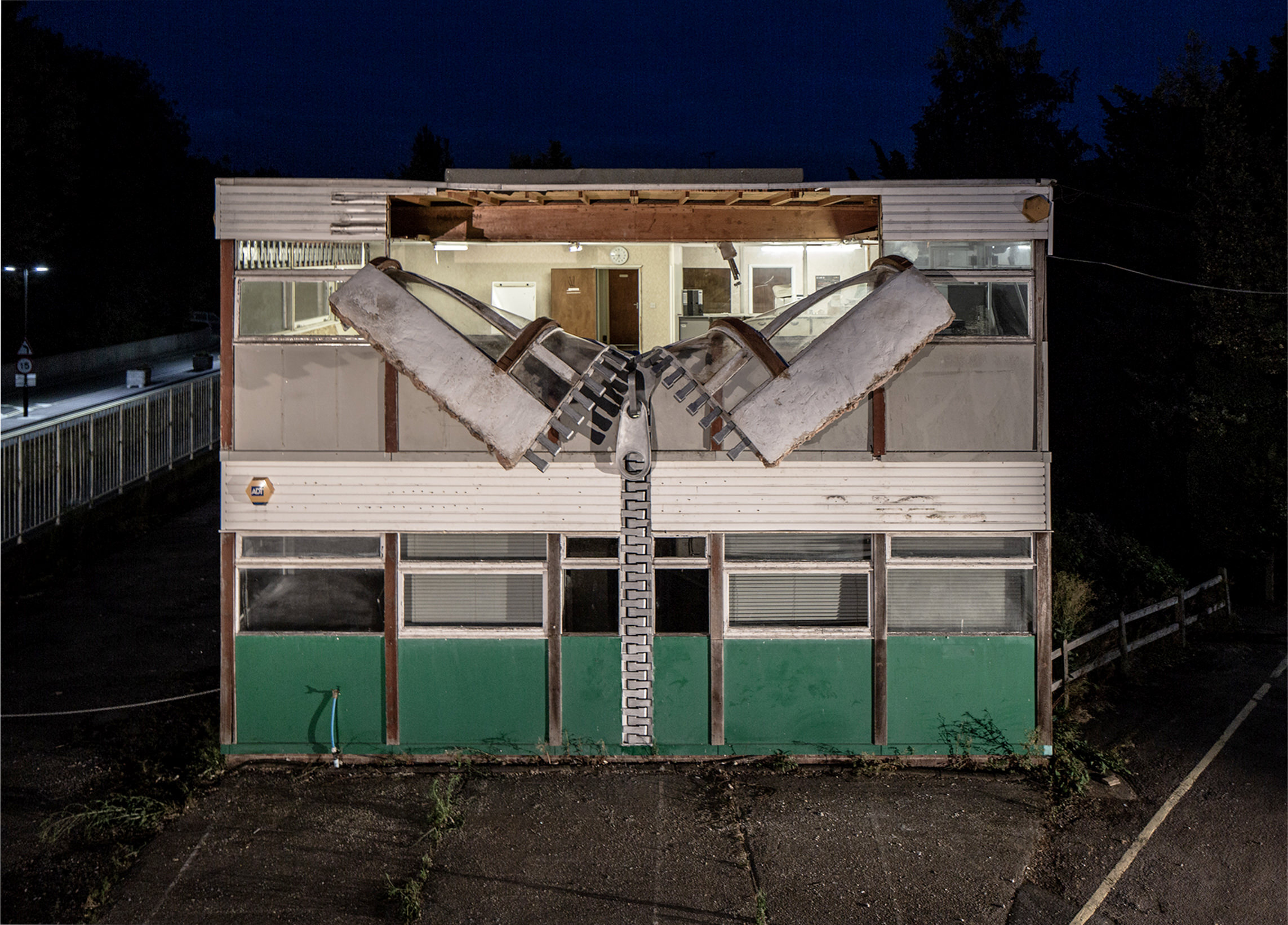 un immeuble avec un zip par Alex Chinneck un immeuble avec un zip par Alex Chinneck fermeture eclair 5 un-immeuble-avec-un-zip-par-Alex-Chinneck-fermeture-eclair-5