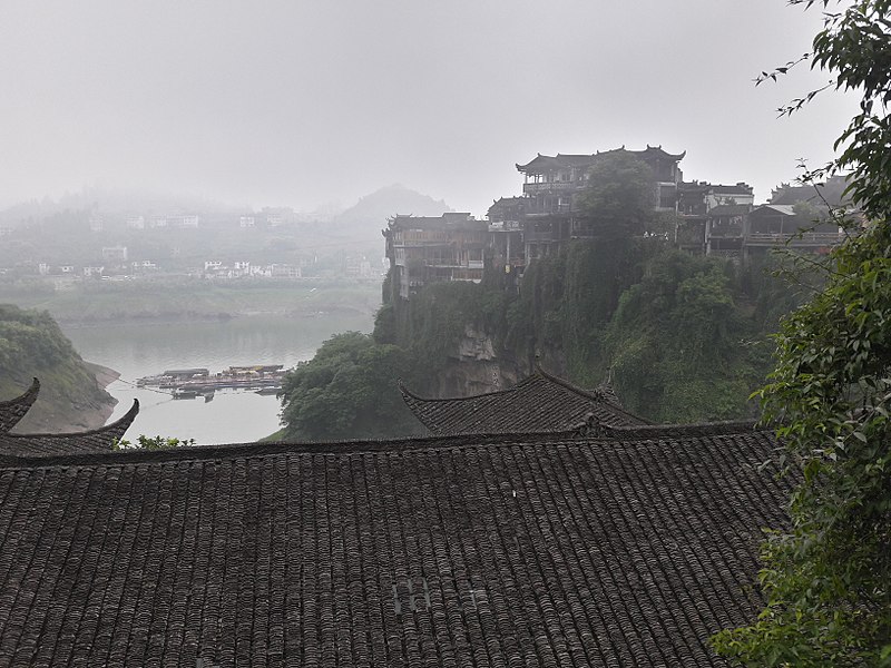 Furong Zhen le bourg des hibiscus, un fantastique village chinois avec une cascade Furong Zhen le bourg des hibiscus un fantastique village chinois avec une cascade 3 Furong-Zhen-le-bourg-des-hibiscus-un-fantastique-village-chinois-avec-une-cascade-3