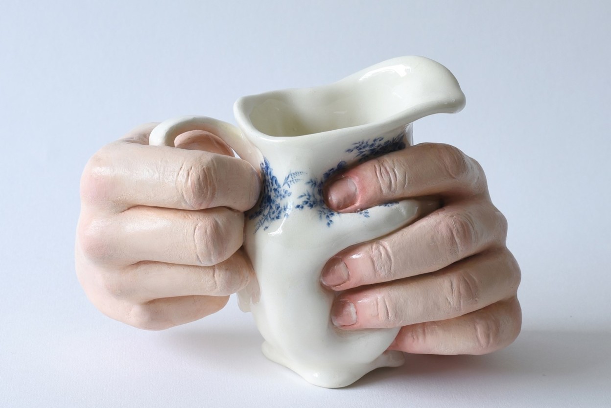 Les tasses avec des doigts et autres céramiques humaines de Ronit Baranga Les tasses avec des doigts et autres ceramiques humaines de Ronit Baranga 2 Les-tasses-avec-des-doigts-et-autres-ceramiques-humaines-de-Ronit-Baranga-2