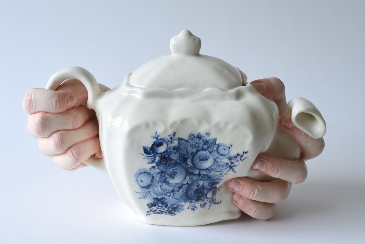 Les tasses avec des doigts et autres céramiques humaines de Ronit Baranga Les tasses avec des doigts et autres ceramiques humaines de Ronit Baranga 6 Les-tasses-avec-des-doigts-et-autres-ceramiques-humaines-de-Ronit-Baranga-6