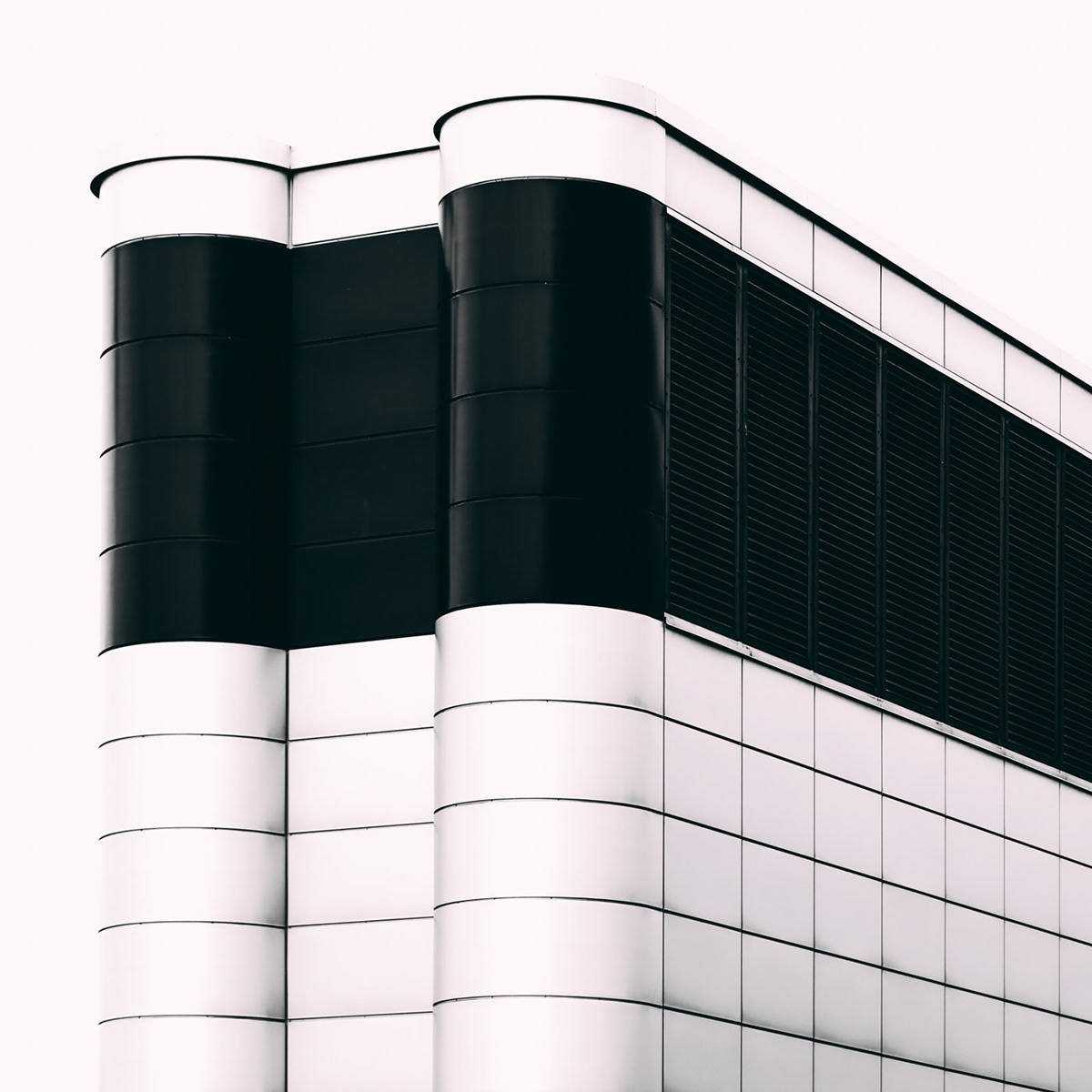 Monolicious III et IV par Sebastian Weiss Monolicious III et IV par Sebastian Weiss architecture 26 Monolicious-III-et-IV-par-Sebastian-Weiss-architecture-26