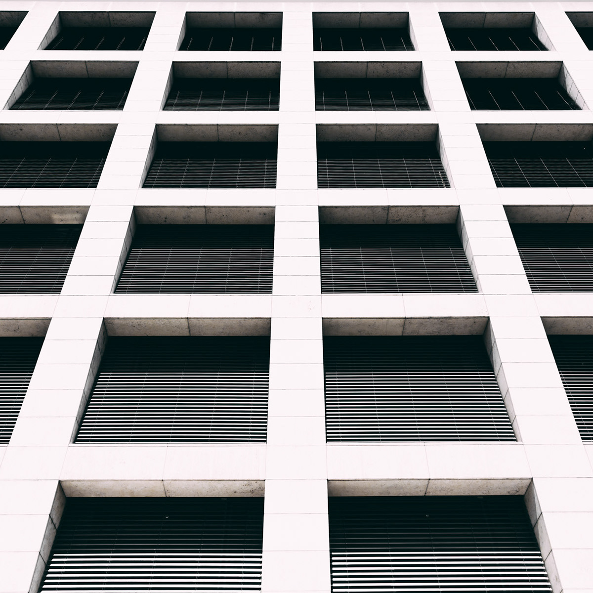 Monolicious III et IV par Sebastian Weiss Monolicious III et IV par Sebastian Weiss architecture 27 Monolicious-III-et-IV-par-Sebastian-Weiss-architecture-27