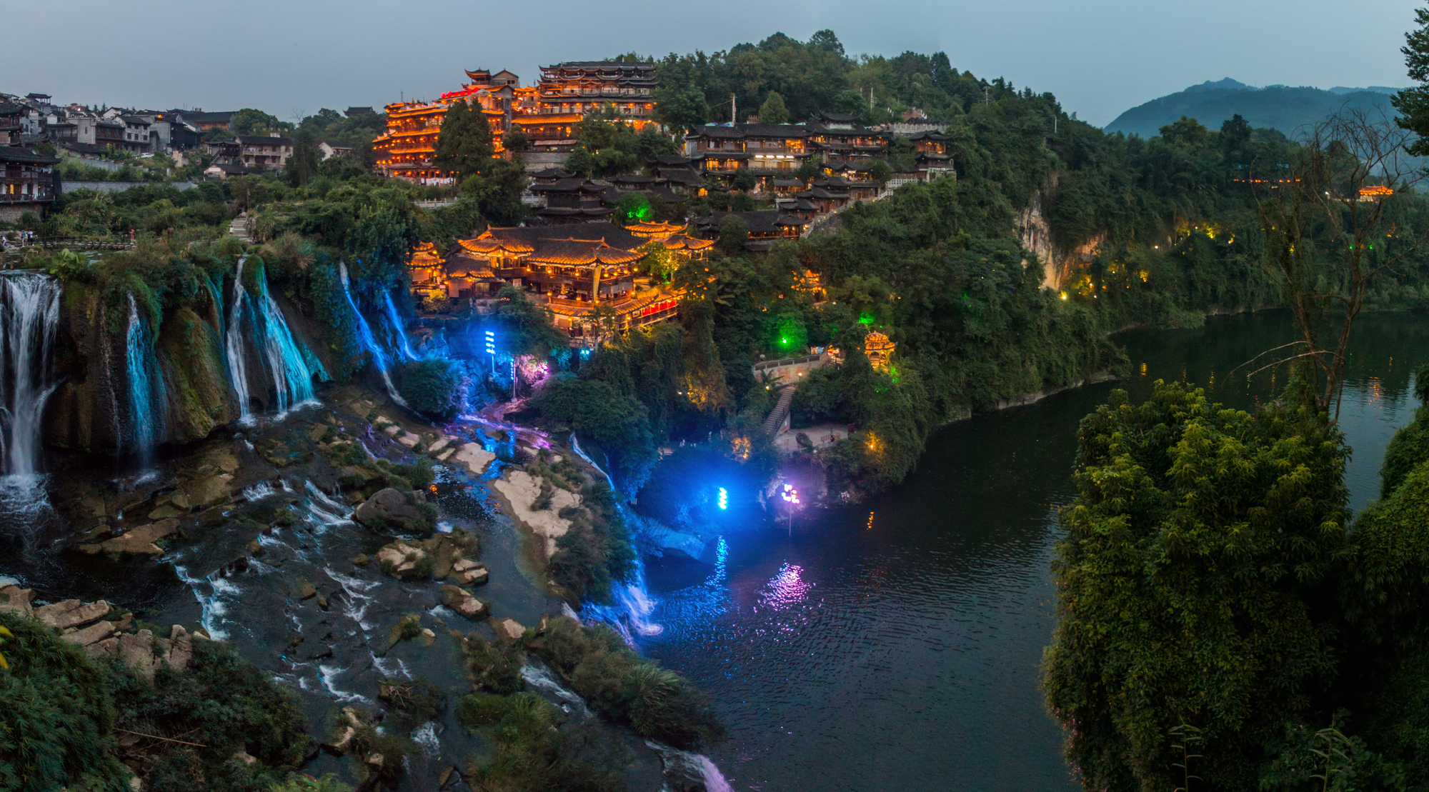 furong zhen le bourg des hibiscus un fantastique village chinois avec une cascade 3 furong zhen le bourg des hibiscus un fantastique village chinois avec une cascade 3