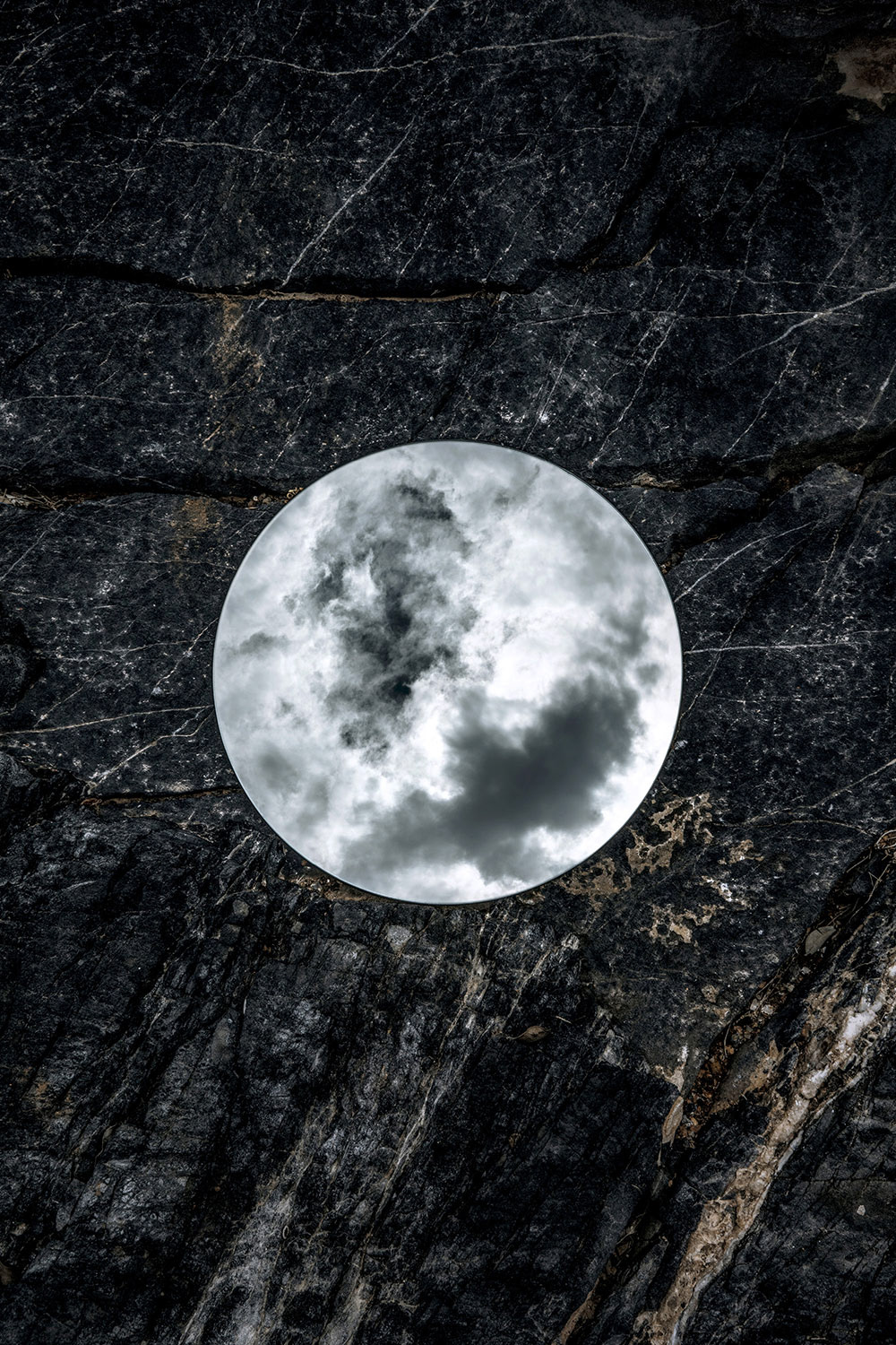 reflections - des photos avec un miroir sphérique par Sebastian Magnani reflections des photos avec un miroir spherique par Sebastian Magnani 11 reflections-des-photos-avec-un-miroir-spherique-par-Sebastian-Magnani-11