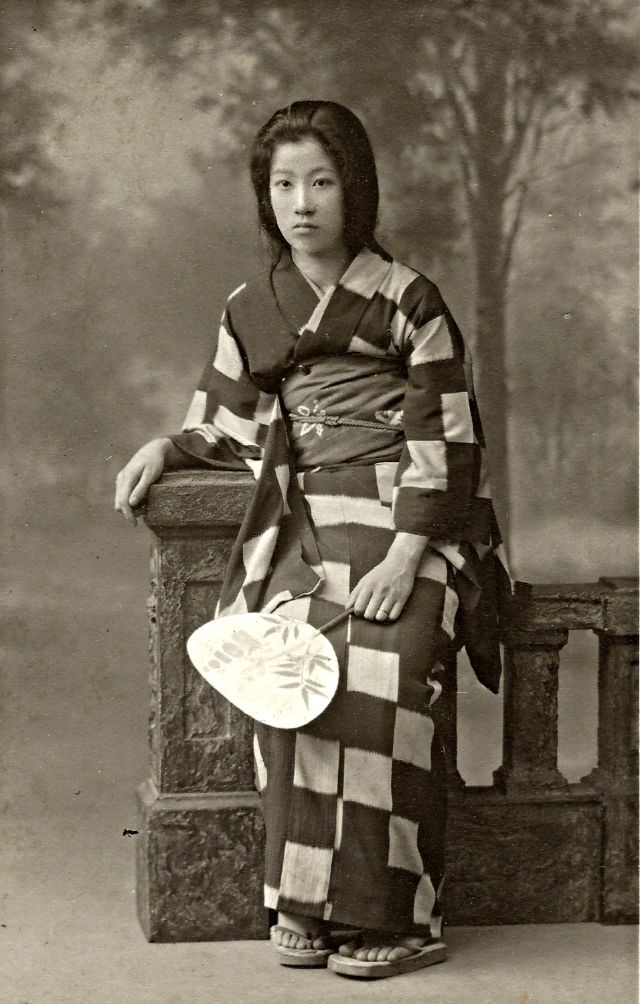 42 photos de japonaises en costume traditionnel au début du 20ème siècle 42 photos de japonaises en costume traditionnel au debut du 20eme siecle 11 42-photos-de-japonaises-en-costume-traditionnel-au-debut-du-20eme-siecle-11