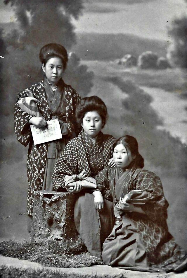 42 photos de japonaises en costume traditionnel au début du 20ème siècle 42 photos de japonaises en costume traditionnel au debut du 20eme siecle 16 42-photos-de-japonaises-en-costume-traditionnel-au-debut-du-20eme-siecle-16
