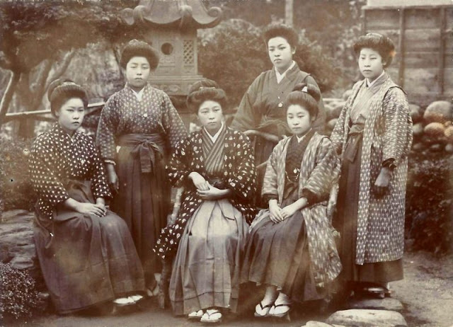 42 photos de japonaises en costume traditionnel au début du 20ème siècle 42 photos de japonaises en costume traditionnel au debut du 20eme siecle 20 42-photos-de-japonaises-en-costume-traditionnel-au-debut-du-20eme-siecle-20