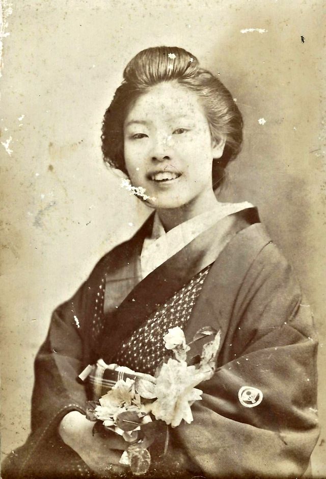42 photos de japonaises en costume traditionnel au début du 20ème siècle 42 photos de japonaises en costume traditionnel au debut du 20eme siecle 24 42-photos-de-japonaises-en-costume-traditionnel-au-debut-du-20eme-siecle-24