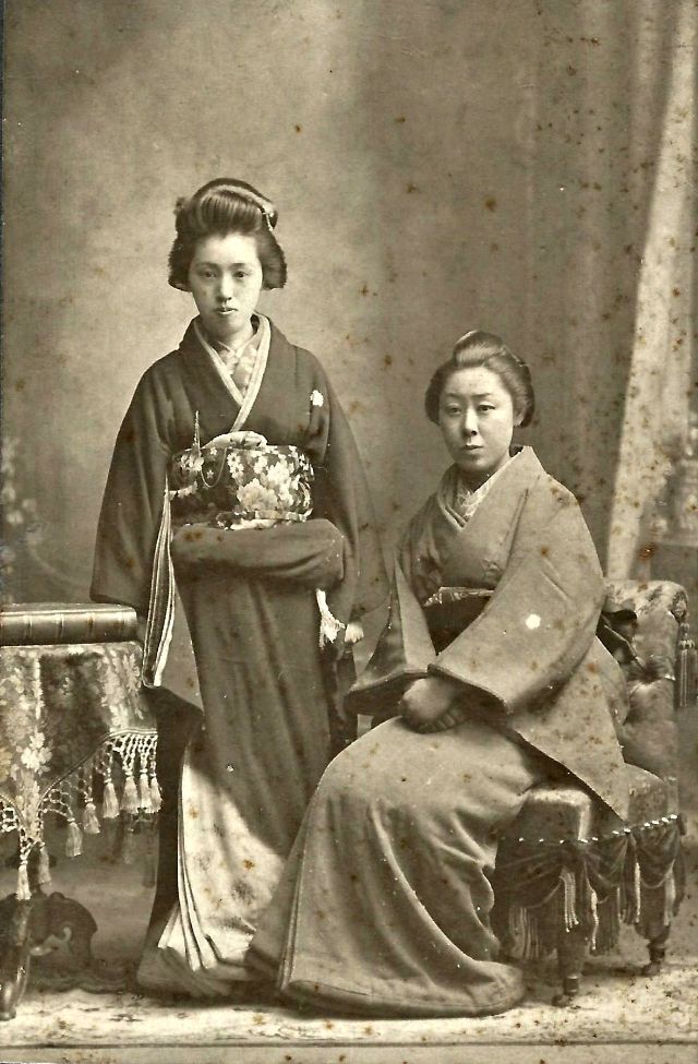 42 photos de japonaises en costume traditionnel au début du 20ème siècle 42 photos de japonaises en costume traditionnel au debut du 20eme siecle 25 42-photos-de-japonaises-en-costume-traditionnel-au-debut-du-20eme-siecle-25
