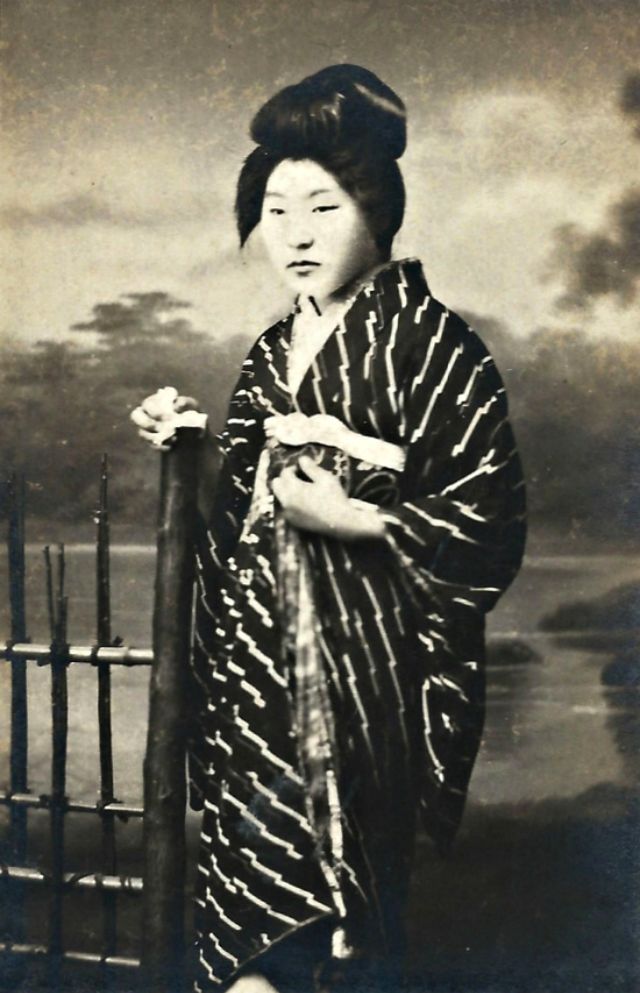 42 photos de japonaises en costume traditionnel au début du 20ème siècle 42 photos de japonaises en costume traditionnel au debut du 20eme siecle 28 42-photos-de-japonaises-en-costume-traditionnel-au-debut-du-20eme-siecle-28