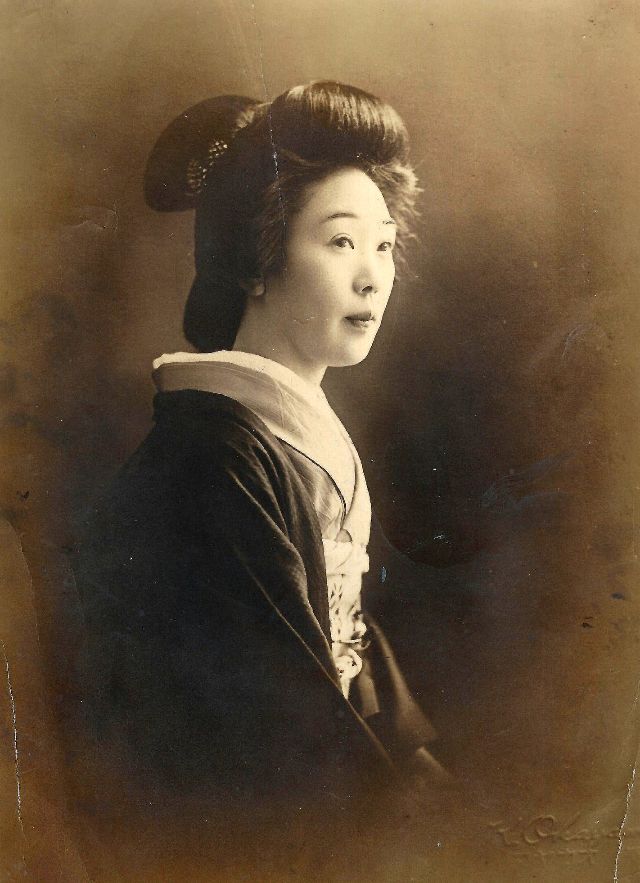 42 photos de japonaises en costume traditionnel au début du 20ème siècle 42 photos de japonaises en costume traditionnel au debut du 20eme siecle 31 42-photos-de-japonaises-en-costume-traditionnel-au-debut-du-20eme-siecle-31