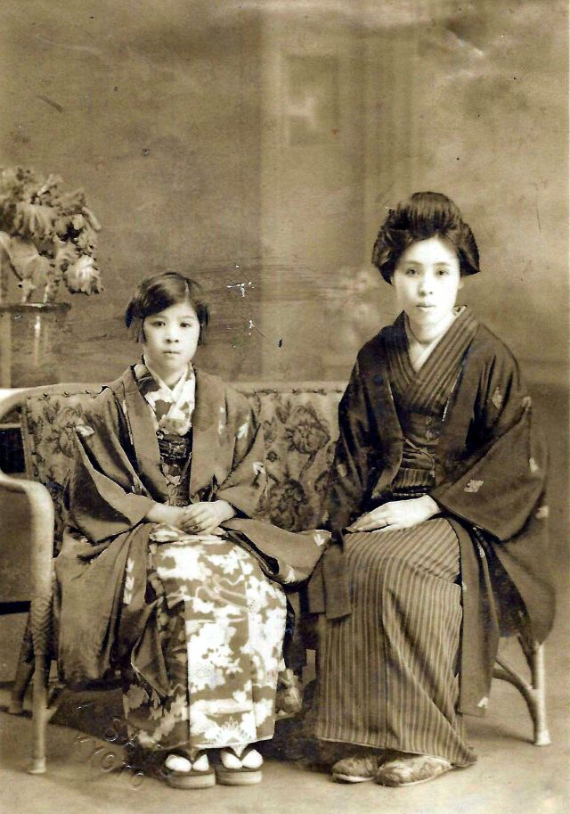 42 photos de japonaises en costume traditionnel au début du 20ème siècle 42 photos de japonaises en costume traditionnel au debut du 20eme siecle 32 42-photos-de-japonaises-en-costume-traditionnel-au-debut-du-20eme-siecle-32