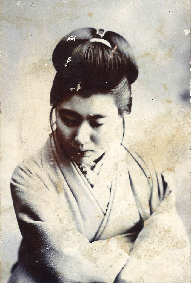42 photos de japonaises en costume traditionnel au début du 20ème siècle 42 photos de japonaises en costume traditionnel au debut du 20eme siecle 35 42-photos-de-japonaises-en-costume-traditionnel-au-debut-du-20eme-siecle-35