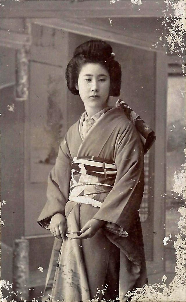 42 photos de japonaises en costume traditionnel au début du 20ème siècle 42 photos de japonaises en costume traditionnel au debut du 20eme siecle 37 42-photos-de-japonaises-en-costume-traditionnel-au-debut-du-20eme-siecle-37