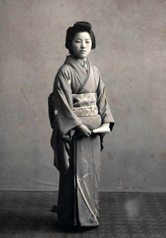 42 photos de japonaises en costume traditionnel au début du 20ème siècle 42 photos de japonaises en costume traditionnel au debut du 20eme siecle 40 42-photos-de-japonaises-en-costume-traditionnel-au-debut-du-20eme-siecle-40