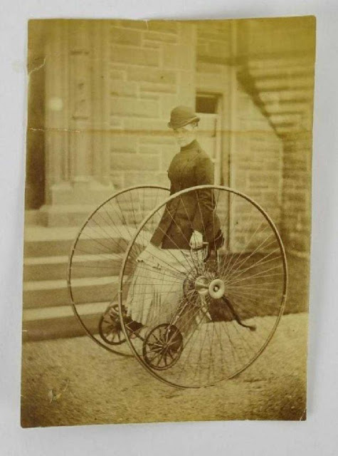 Le dicycle de Edward Otto, une bicyclette aux roues parallèles Le dicycle de Edward Otto une bicyclette aux roues paralleles 2 Le-dicycle-de-Edward-Otto-une-bicyclette-aux-roues-paralleles-2