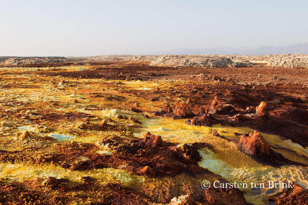 Le volcan Dallol d'Ethiopie, le plus étrange cratère volcanique du monde Le volcan Dallol d Ethiopie le plus etrange cratere volcanique du monde 3 Le-volcan-Dallol-d-Ethiopie-le-plus-etrange-cratere-volcanique-du-monde-3