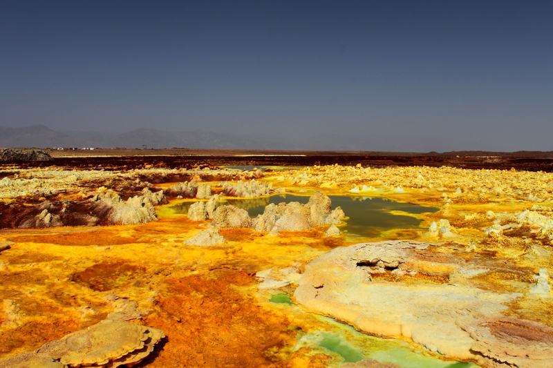 Le volcan Dallol d'Ethiopie, le plus étrange cratère volcanique du monde Le volcan Dallol d Ethiopie le plus etrange cratere volcanique du monde 8 Le-volcan-Dallol-d-Ethiopie-le-plus-etrange-cratere-volcanique-du-monde-8