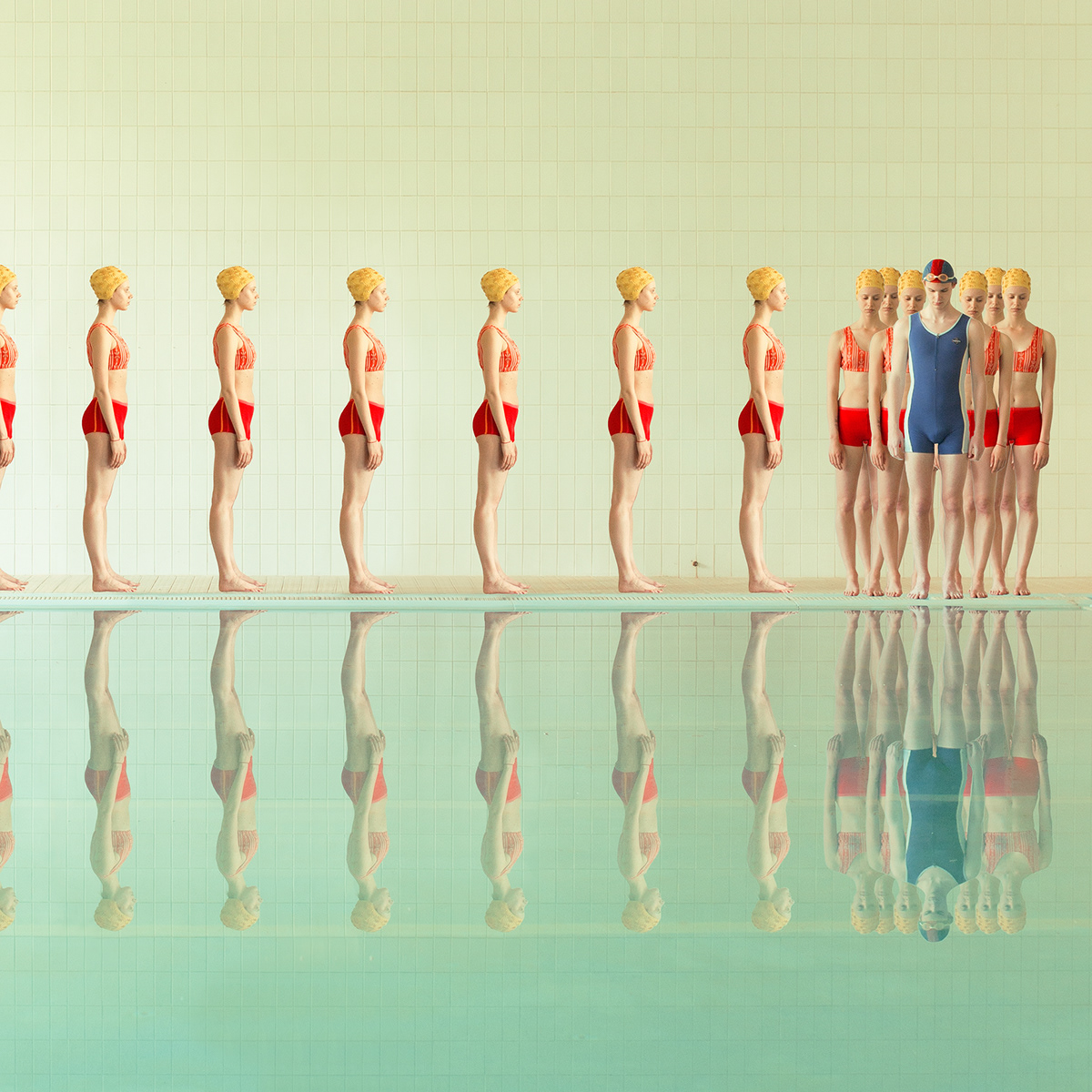 Origins.2 de nouvelles nageuses colorées par Maria Svarbova Origins 2 de nouvelles nageuses colorees par Maria Svarbova 4 Origins-2-de-nouvelles-nageuses-colorees-par-Maria-Svarbova-4