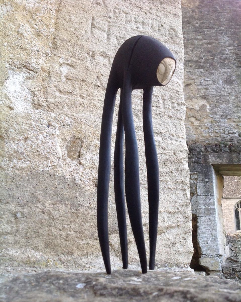 des sculptures de créatures féeriques dans des racines de chêne par Tach Pollard des sculptures de creatures feeriques dans des racines de chene par Tach Pollard 10 des-sculptures-de-creatures-feeriques-dans-des-racines-de-chene-par-Tach-Pollard-10