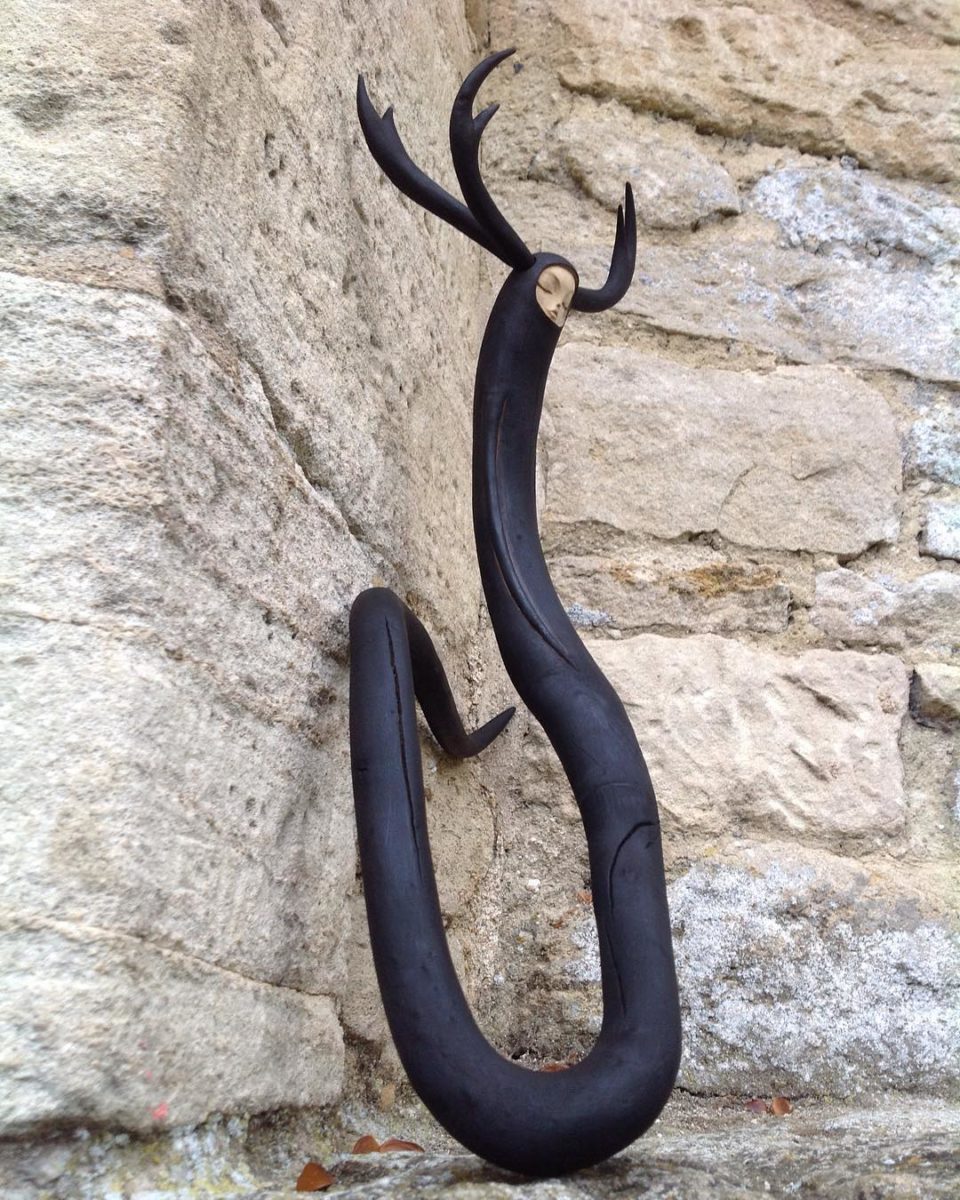 des sculptures de créatures féeriques dans des racines de chêne par Tach Pollard des sculptures de creatures feeriques dans des racines de chene par Tach Pollard 5 des-sculptures-de-creatures-feeriques-dans-des-racines-de-chene-par-Tach-Pollard-5