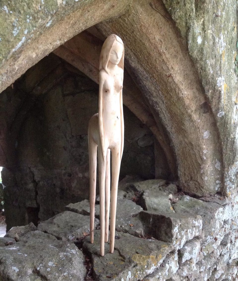 des sculptures de créatures féeriques dans des racines de chêne par Tach Pollard des sculptures de creatures feeriques dans des racines de chene par Tach Pollard 8 des-sculptures-de-creatures-feeriques-dans-des-racines-de-chene-par-Tach-Pollard-8