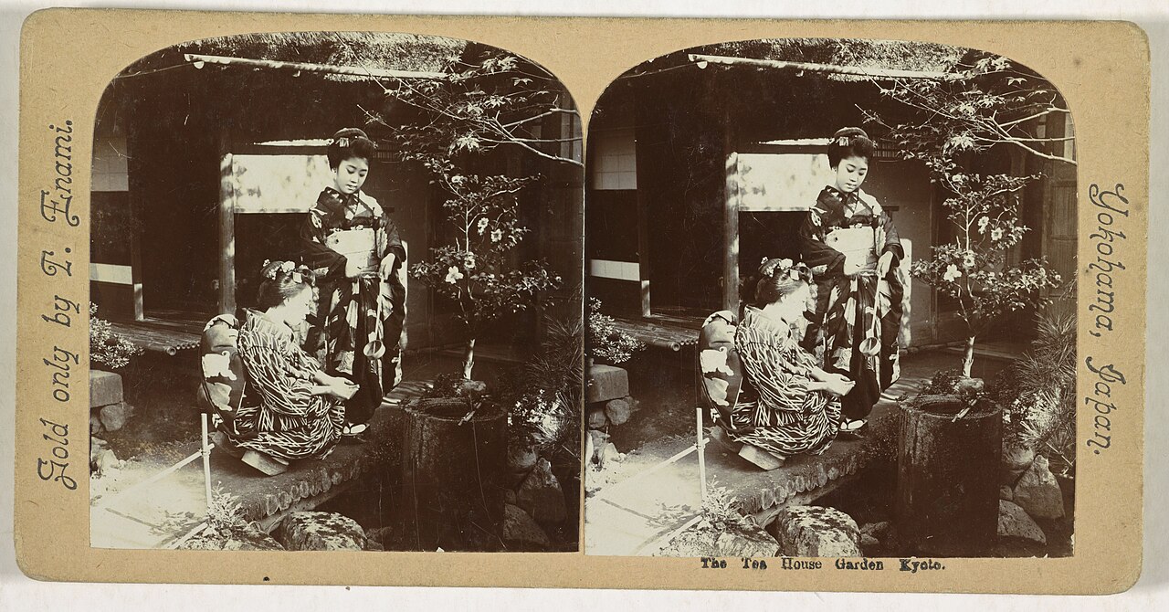 japonaises jardin kyoto 1900 Deux jeunes Japonaises dans un jardin de Kyoto entre 1900 et 1907