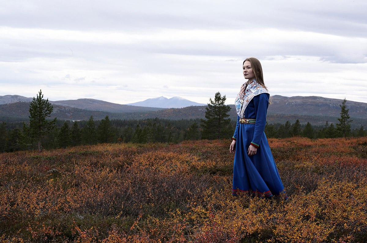 portraits de l'artiste laponne Marjá Mortensson par Jarle Hvidsten portraits de l artiste laponne Marja Mortensson par Jarle Hagen 3 portraits-de-l-artiste-laponne-Marja-Mortensson-par-Jarle-Hagen-3