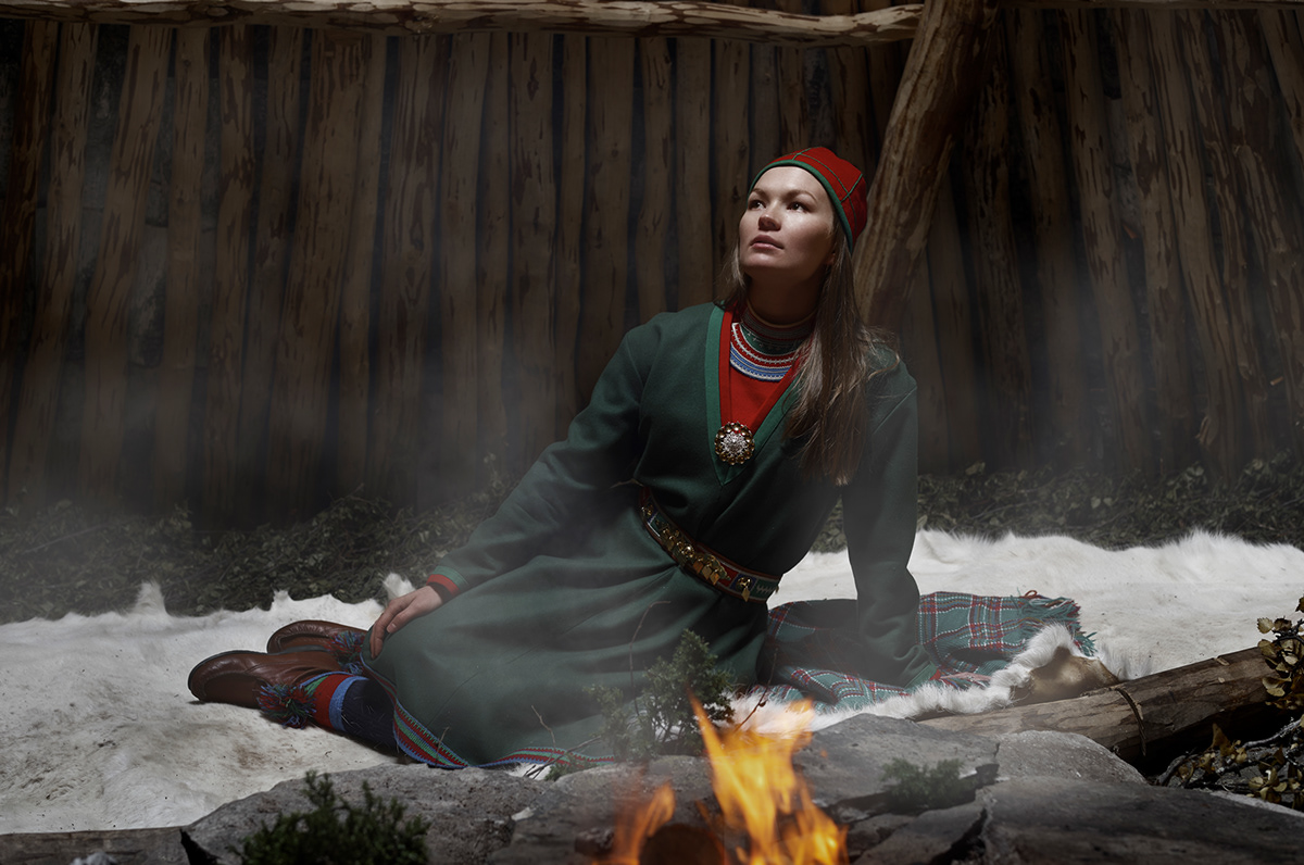 portraits de l'artiste laponne Marjá Mortensson par Jarle Hvidsten portraits de l artiste laponne Marja Mortensson par Jarle Hagen 4 portraits-de-l-artiste-laponne-Marja-Mortensson-par-Jarle-Hagen-4