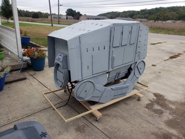 un cheval en costume AT-AT Walker pour Halloween un cheval en costume AT AT Walker pour Halloween 5 un-cheval-en-costume-AT-AT-Walker-pour-Halloween-5