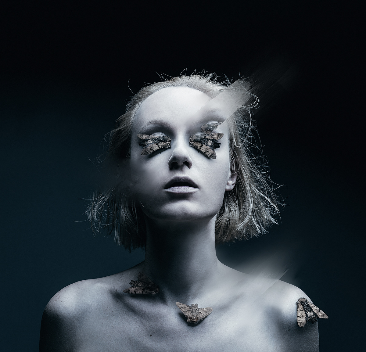 Flora Borsi avec un Hasselblad X1D Flora Borsi avec un Hasselblad X1D auto portrait 6 Flora-Borsi-avec-un-Hasselblad-X1D-auto-portrait-6