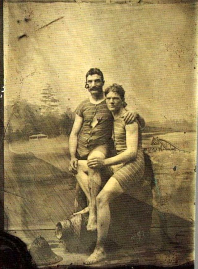 La mode des maillots de bains à rayures pour homme au début du XXeme siècle La mode des maillots de bains a rayures pour homme au debut du XXeme siecle 9 La-mode-des-maillots-de-bains-a-rayures-pour-homme-au-debut-du-XXeme-siecle-9