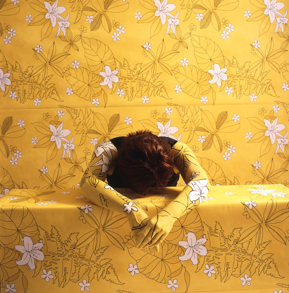 Les auto-portraits camouflés de Cecilia Paredes Les auto portraits camoufles de Cecilia Paredes 6 Les-auto-portraits-camoufles-de-Cecilia-Paredes-6