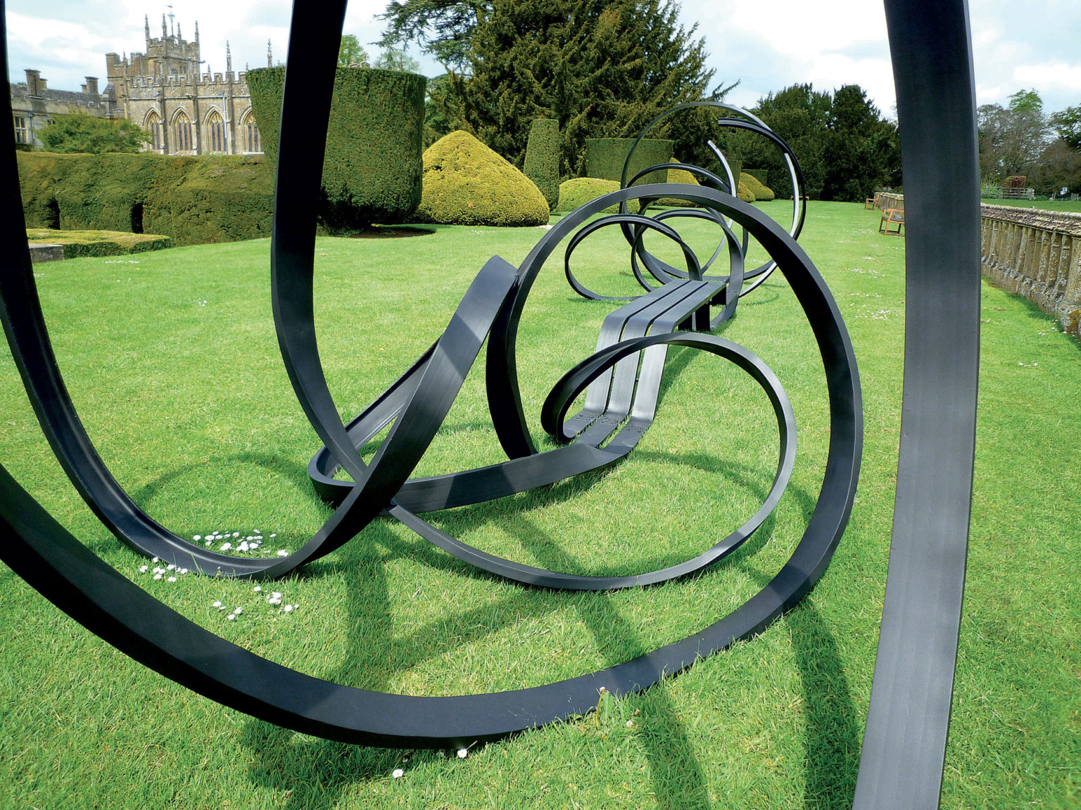 Les bancs spaghettis de Pablo Reinoso Les bancs spaghettis de Pablo Reinoso 2 Les-bancs-spaghettis-de-Pablo-Reinoso-2