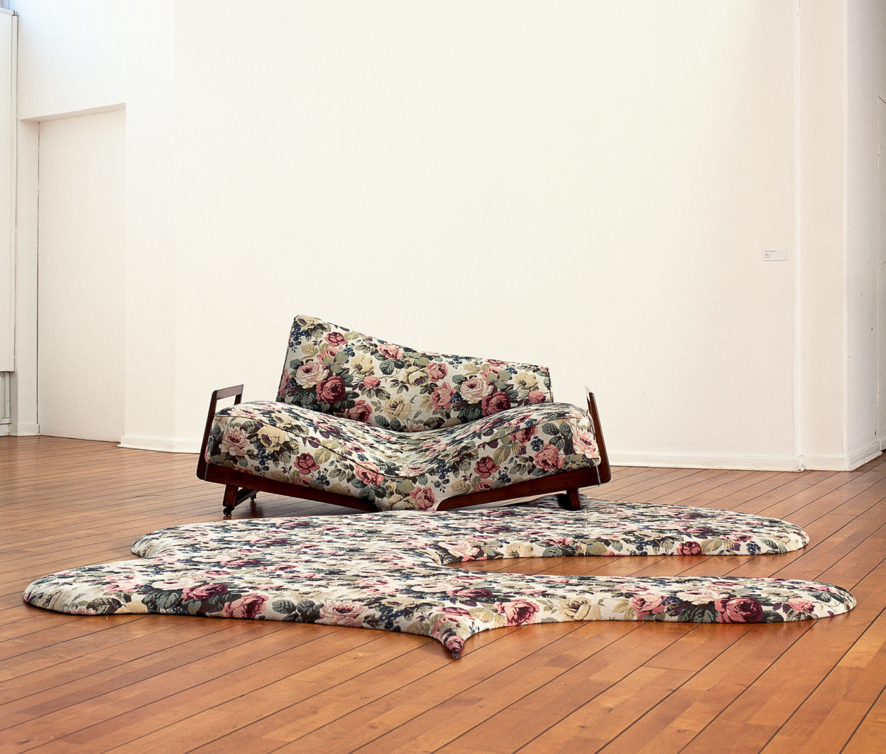 Des sculptures avec des fauteuils ou autres mobiliers recyclés par Nina Saunders Des sculptures avec des fauteuils ou autres mobiliers recyclés par Nina Saunders 5 Des-sculptures-avec-des-fauteuils-ou-autres-mobiliers-recyclés-par-Nina-Saunders-5