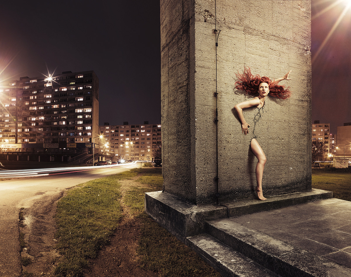 The Wall - des femmes qui traversent les murs par Staudinger + Franke The Wall des femmes qui traversent les murs par StaudingerFranke 3 The-Wall-des-femmes-qui-traversent-les-murs-par-Staudinger+Franke-3