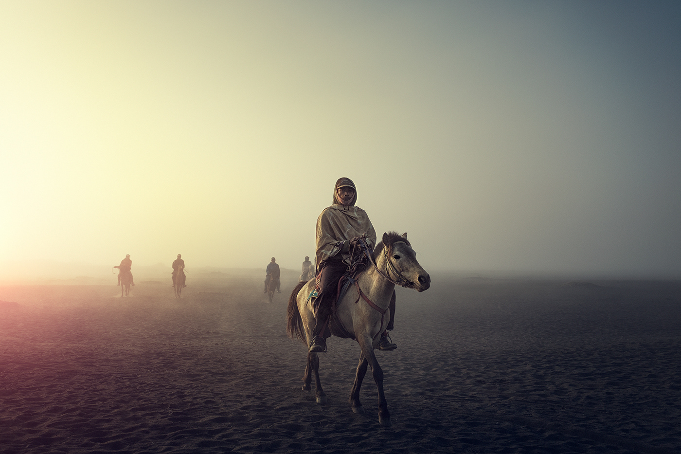 Bromo: brume, chevaux et cavaliers par Maurice Heesen Bromo brume chevaux et cavaliers par Maurice Heesen 4 Bromo-brume-chevaux-et-cavaliers-par-Maurice-Heesen-4