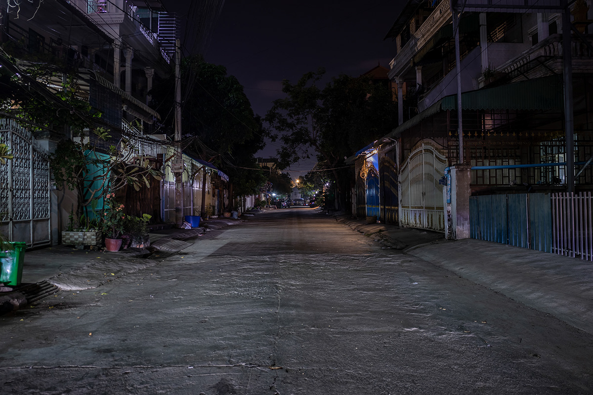Nuits à Phnom Penh par Robert Götzfried Nuits a Phnom Penh par Robert Gotzfried 12 Nuits-a-Phnom-Penh-par-Robert-Gotzfried-12