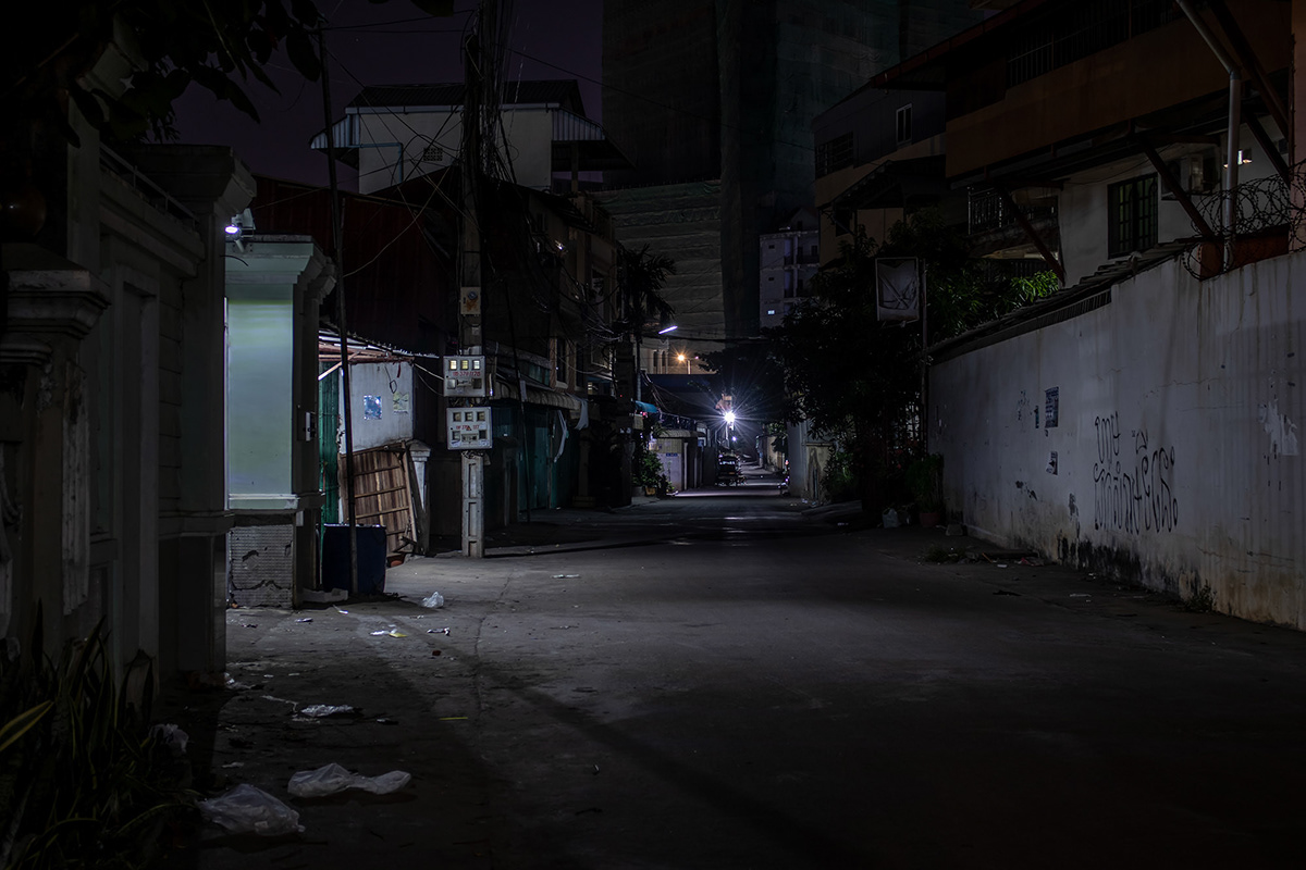 Nuits à Phnom Penh par Robert Götzfried Nuits a Phnom Penh par Robert Gotzfried 6 Nuits-a-Phnom-Penh-par-Robert-Gotzfried-6