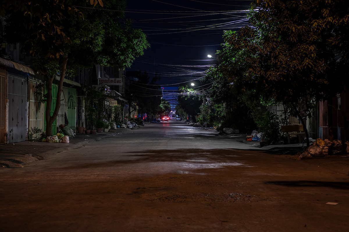 Nuits à Phnom Penh par Robert Götzfried Nuits a Phnom Penh par Robert Gotzfried 7 Nuits-a-Phnom-Penh-par-Robert-Gotzfried-7